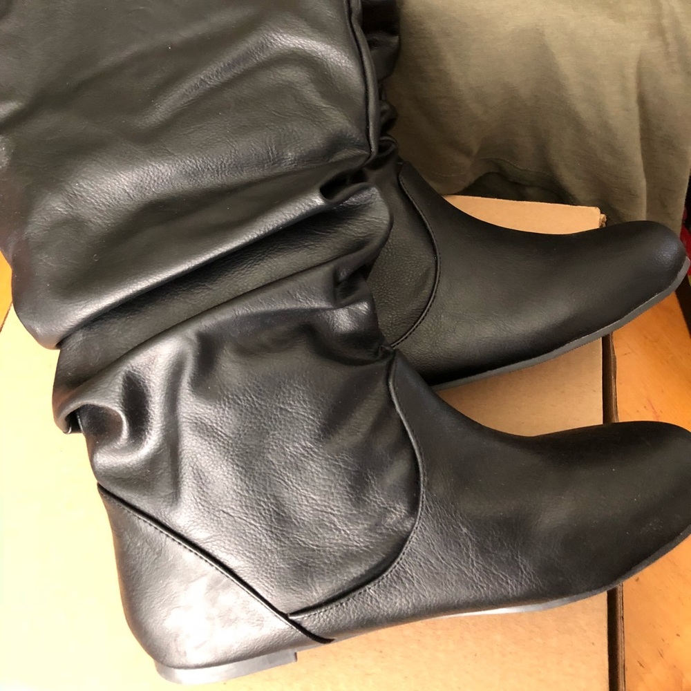 New Journee Women’s Black Boots Size 10